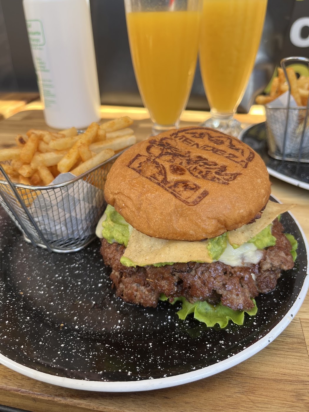MENDOZA BURGERS